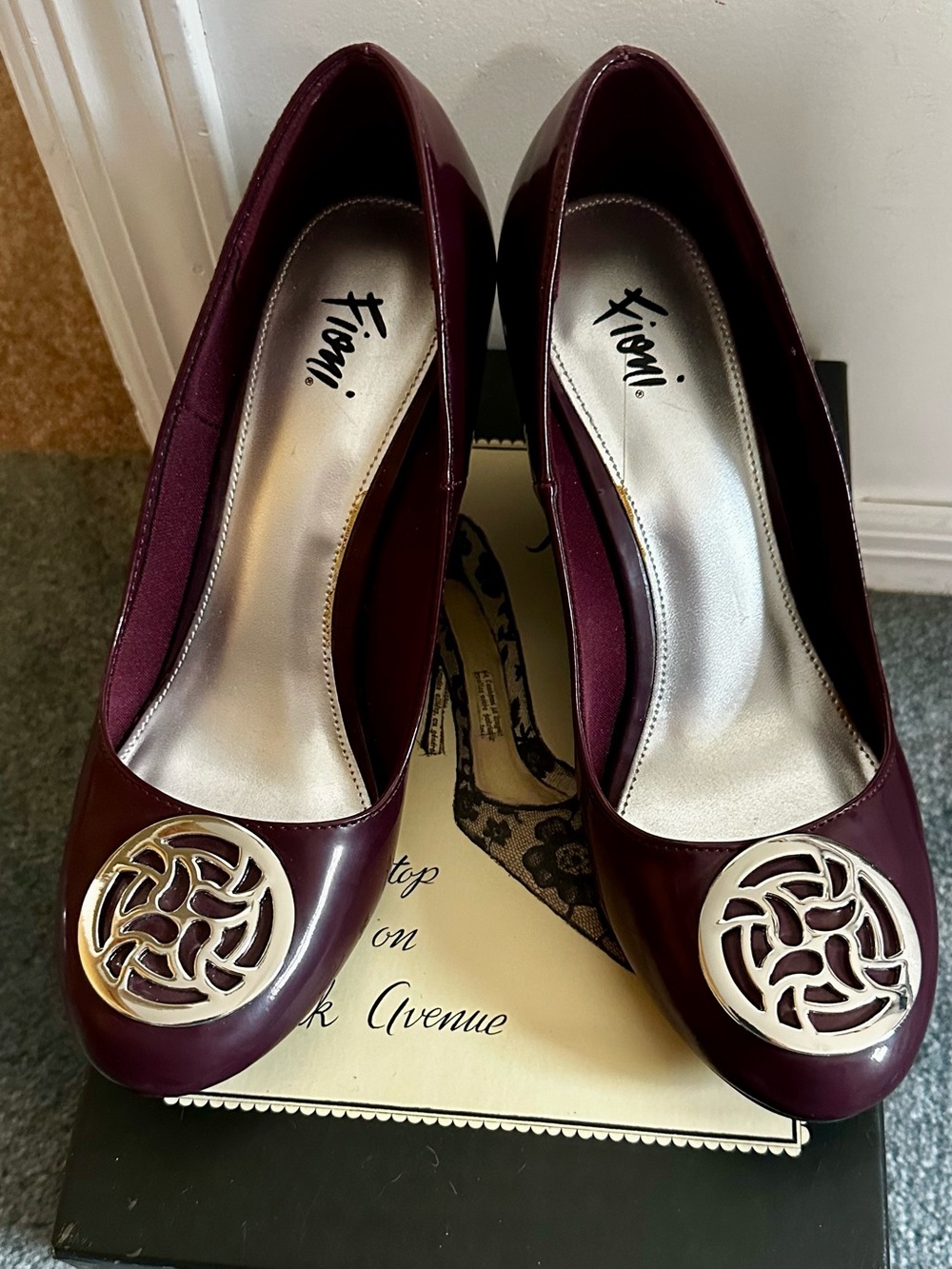FIONI Clothing Burgundy Patent Round-Toe Pumps with Silver Medallion